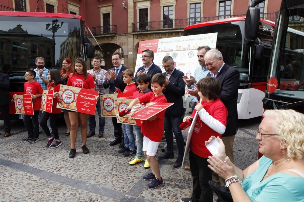 Presentación de la nueva imagen de los autobuses de EMTUSA