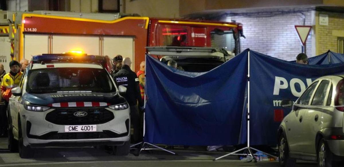 Moren cinc joves a Manlleu en l’incendi del traster d’un edifici.