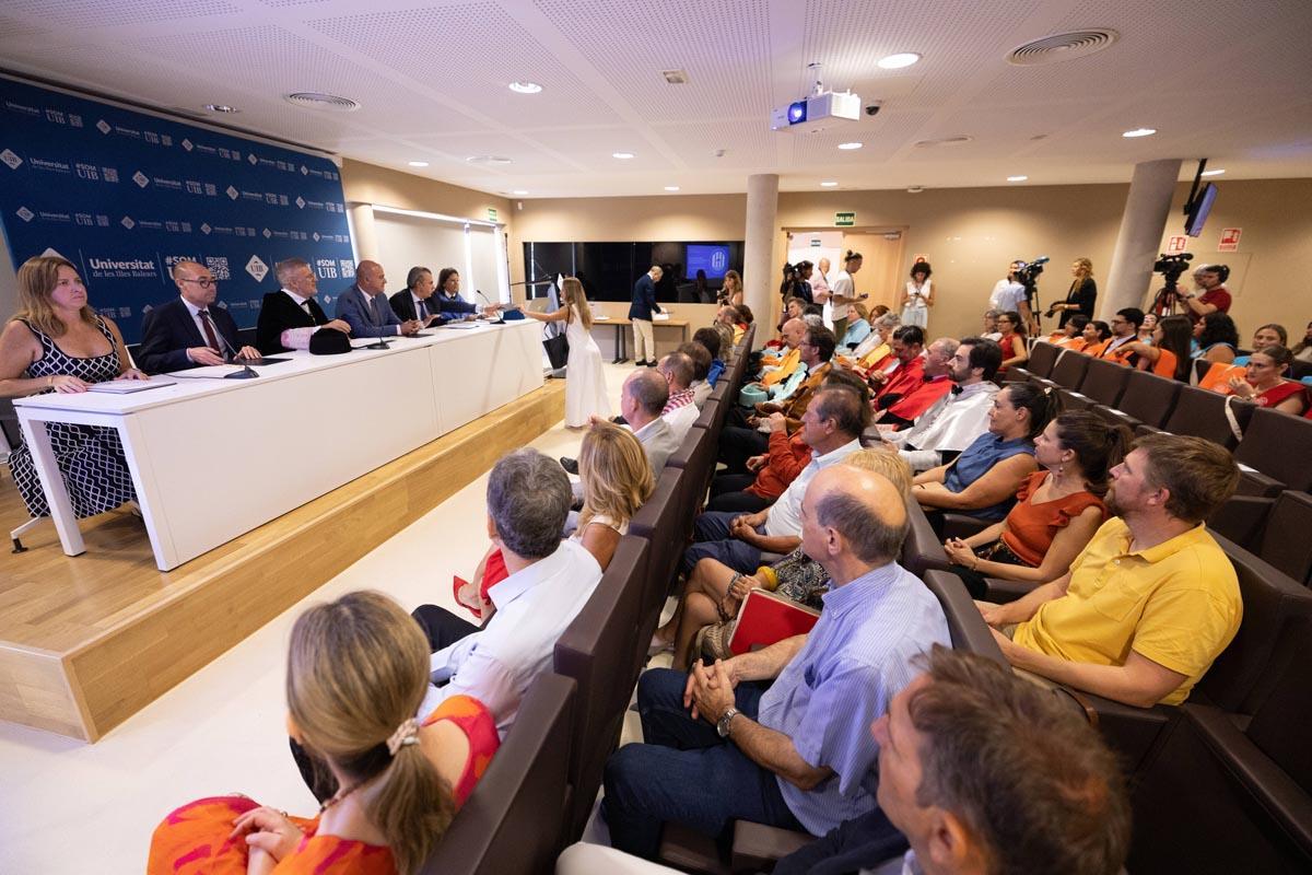 Graduación en la UIB de Ibiza: vocaciones tempranas y 'haters'