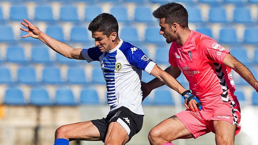 El blanquiazul Jesús Alfaro durante el partido del domingo ante el Alcoyano.