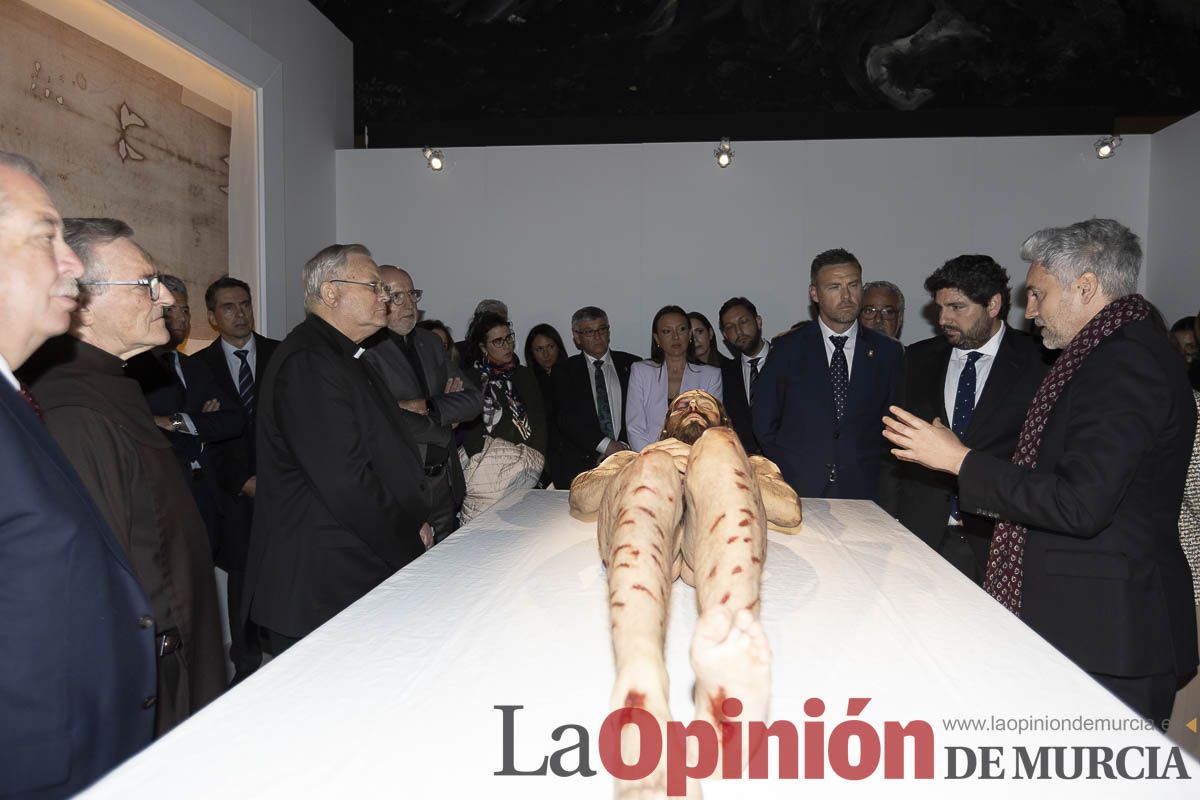 Así ha sido la inauguración de la exposición The Mystery Man en Caravaca. Descubre como es la muestra que atrae a miles de personas