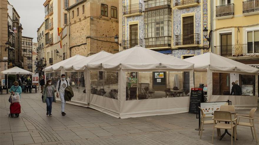 Las terrazas colonizan Cáceres