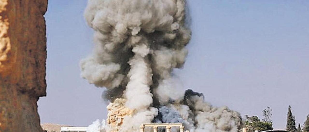 El Estado Islámico muestra la destrucción del templo.