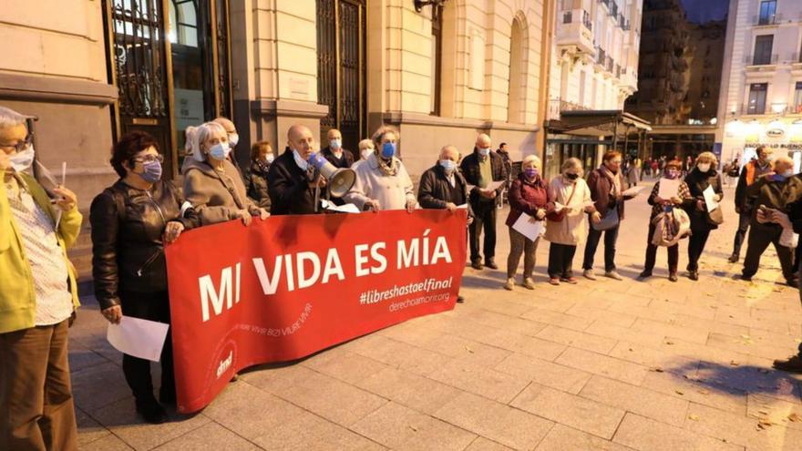 Los partidos  lamentan la muerte de Emilia y difieren en el derecho a la eutanasia