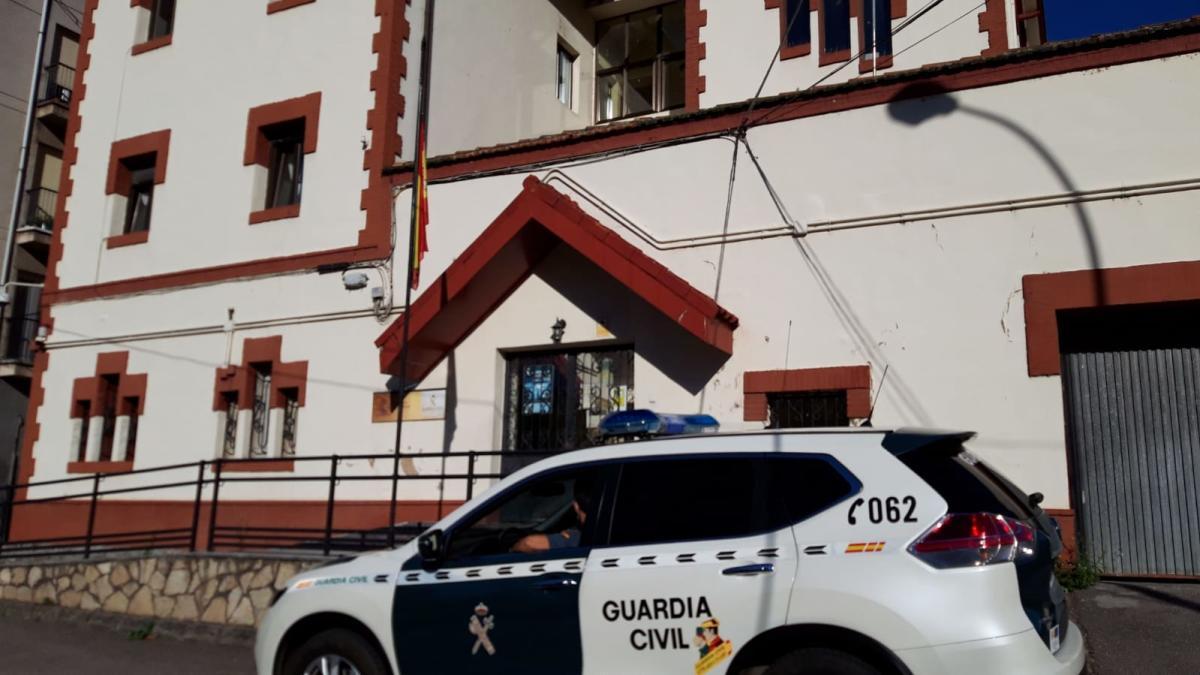 Denunciados 22 jóvenes en Turón por una fiesta ilegal en un bar