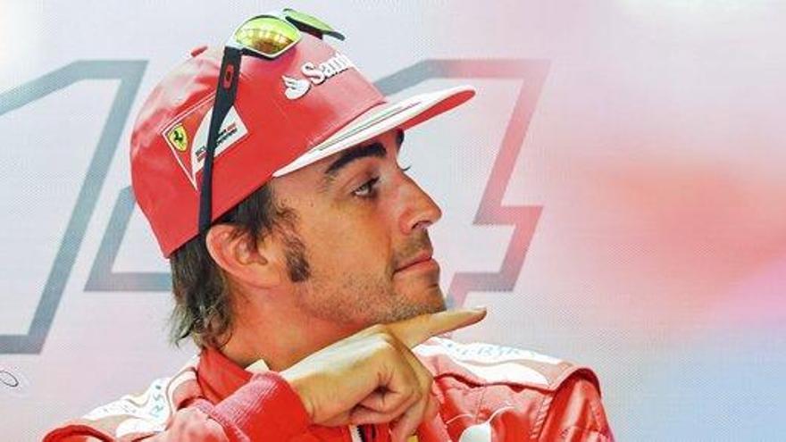 Fernando Alonso, en el &#039;box&#039;.