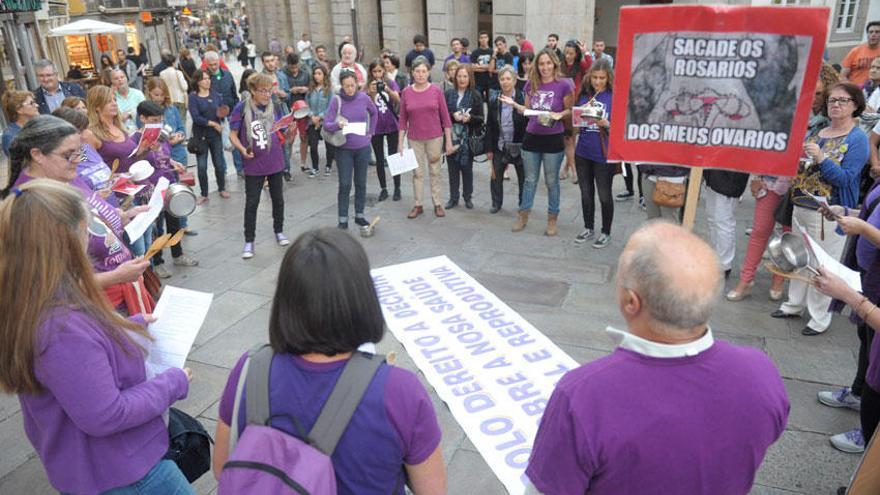 Concentración contra la reforma del aborto frente al Rosalía