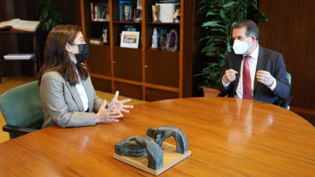 Inés Rey y Abel Caballero, esta mañana, durante su encuentro