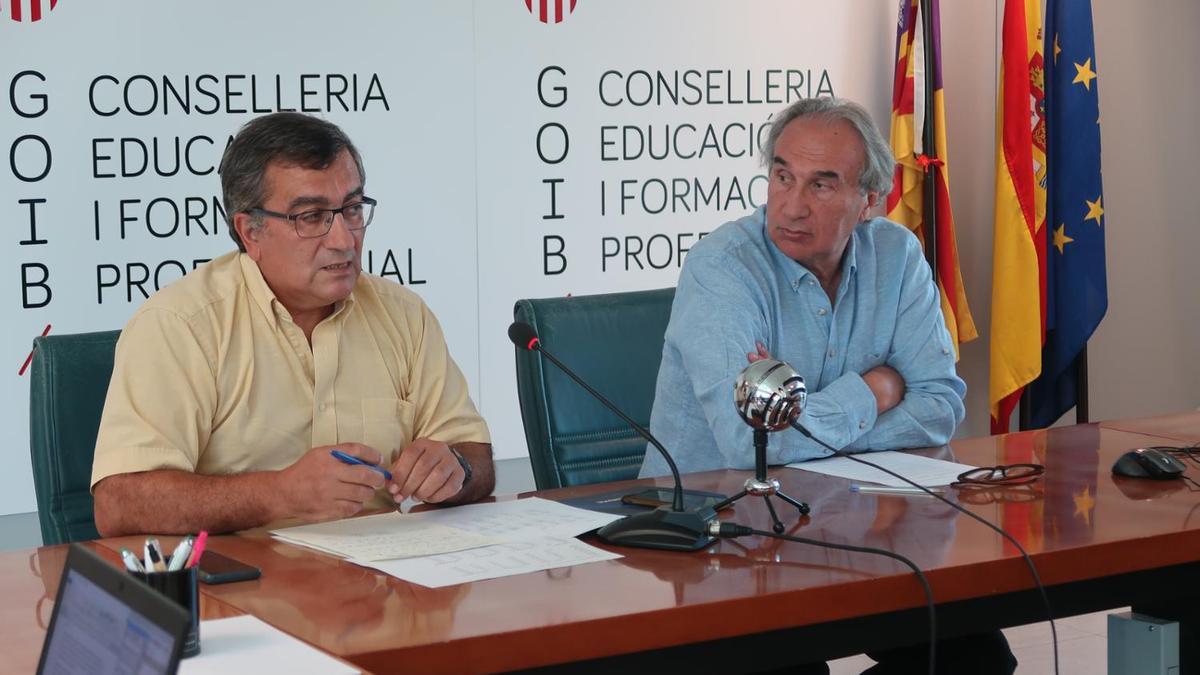 El conseller d’Educació i Formació, Martí March, y el director general de Planificació, Ordenació i Centres, Antoni Morante.