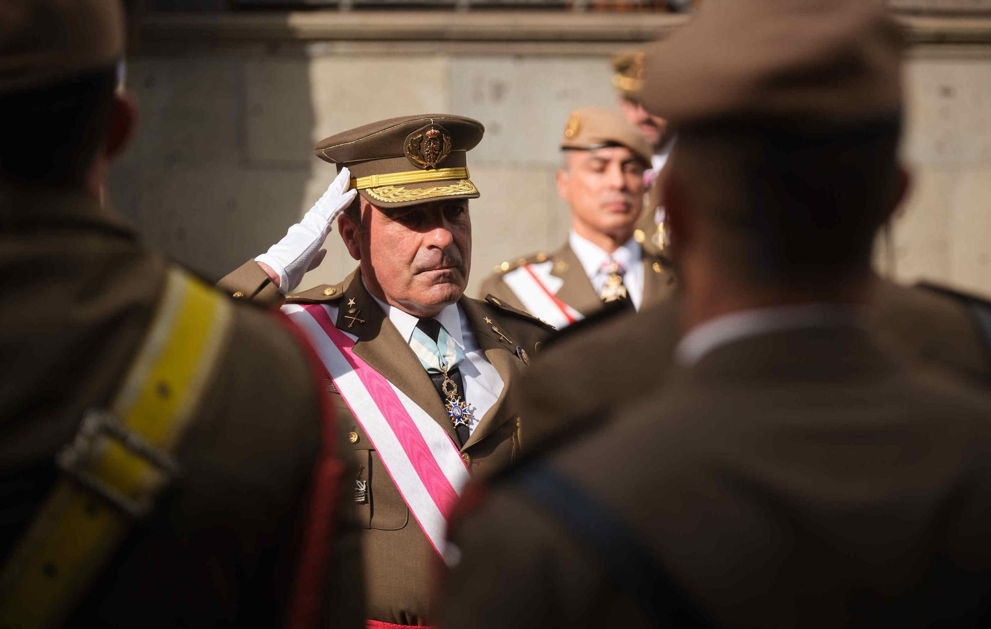 Desfile de tropas con motivo de la Pascua Militar en la plaza Weyler