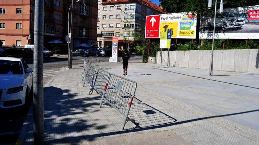 La nueva plaza de Matosinhos aún vallada.