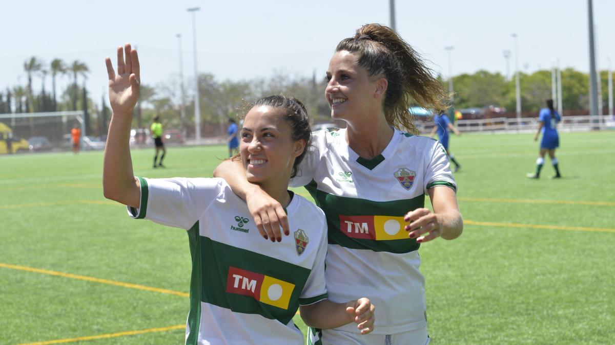 Las jugadoras del Elche CF celebrando uno de los goles en la final del Playoff