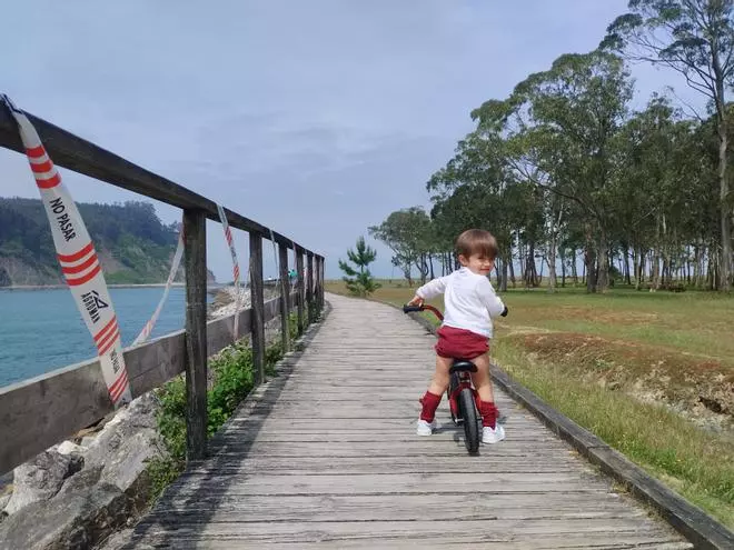 El deterioro del parque playa de Rodiles, en Villaviciosa, en imágenes