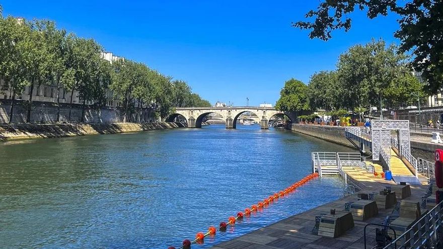 París prohíbe el baño en el Sena al día siguiente de su apertura