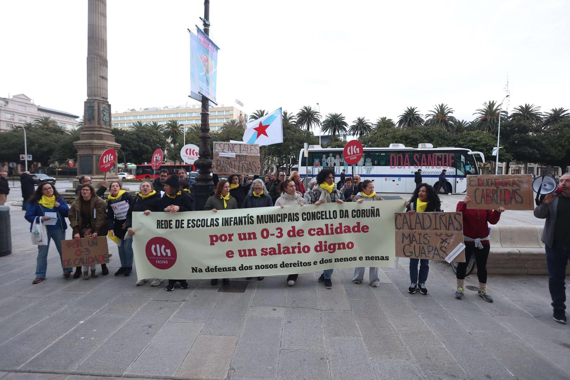 Protesta de trabajadoras de la red de escuelas infantiles municipales de A Coruña