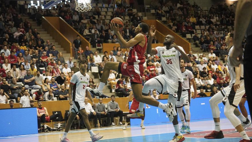 El Bàsquet Girona celebra mitja permanència tombant el Granada (88-73)