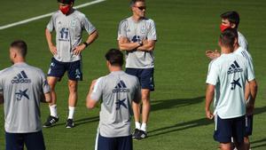  Luis Enrique antes del inicio del entrenamiento con la selección en la Ciudad del Futbol.