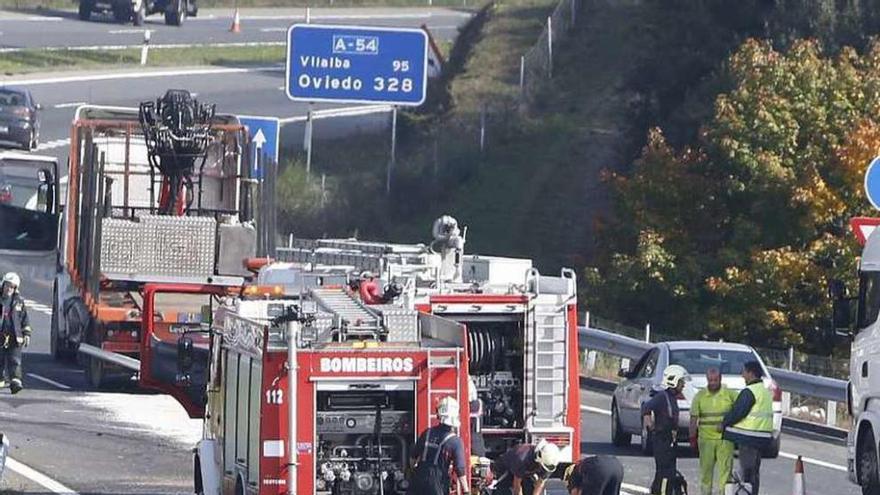 Fallece un conductor que circulaba en dirección contraria por la autovía en Santiago