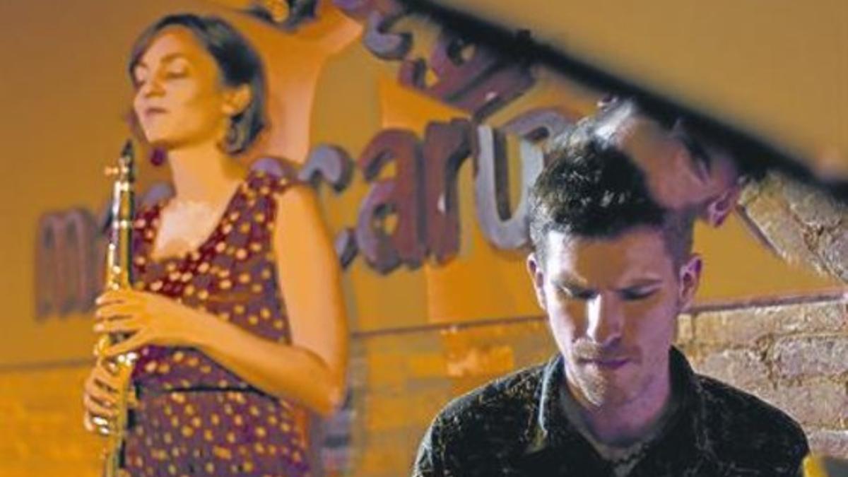 Carola Ortiz y Marco Mezquida, en un concierto acústico celebrado en el Café Mandacarú.