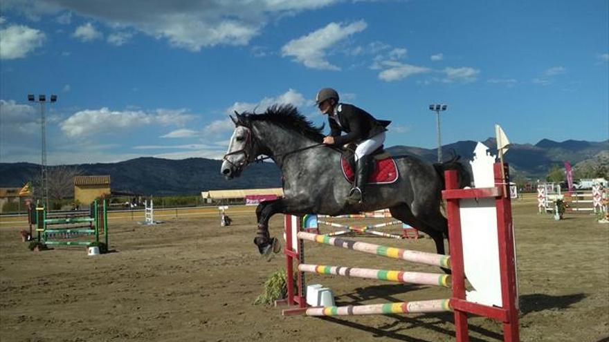 María Tellols apunta alto en el Nacional de Saltos en Castellón