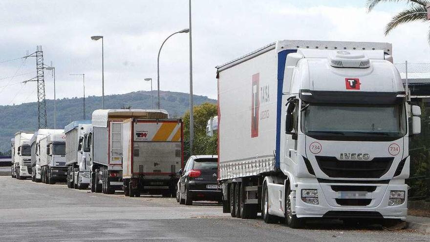 Camiones aparcados en un polígono industrial gallego.