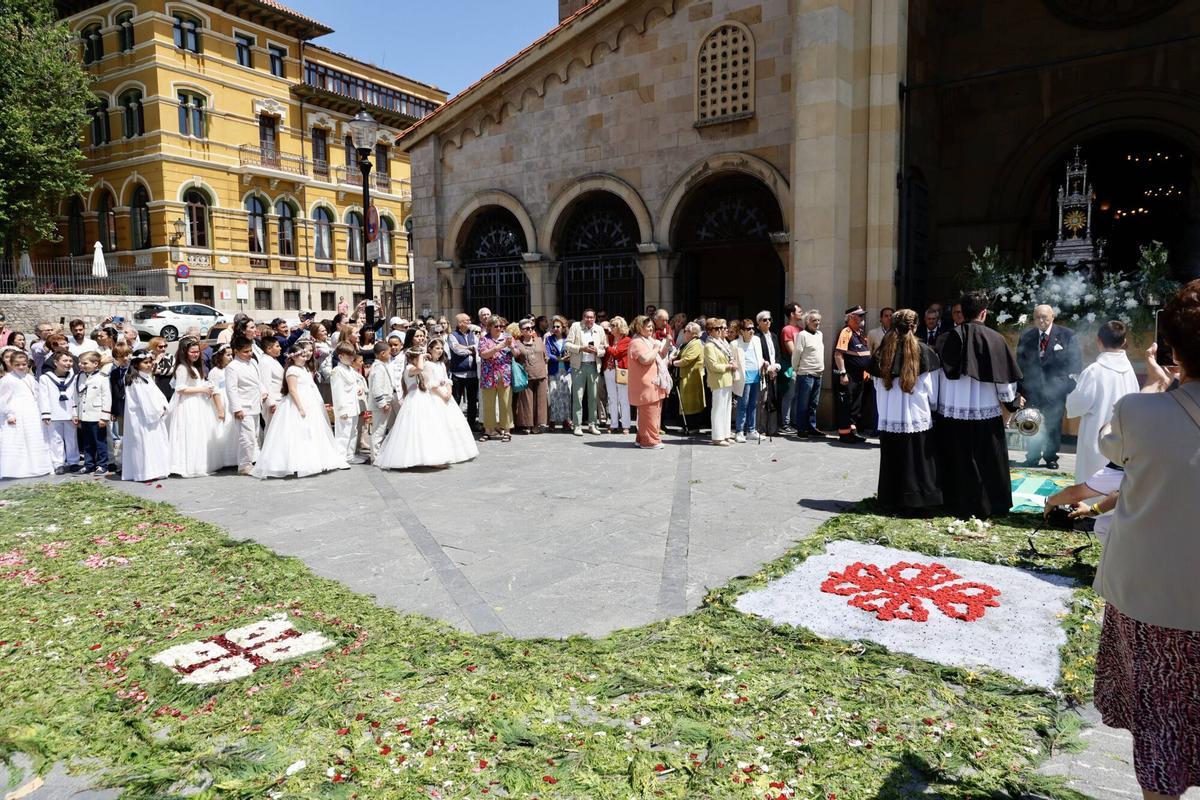 En imágenes: Gijón se anima con el Corpus Christi en plena fiebre por León XIV En imágenes: Gijón se anima con el Corpus Christi en plena fiebre por León XIV