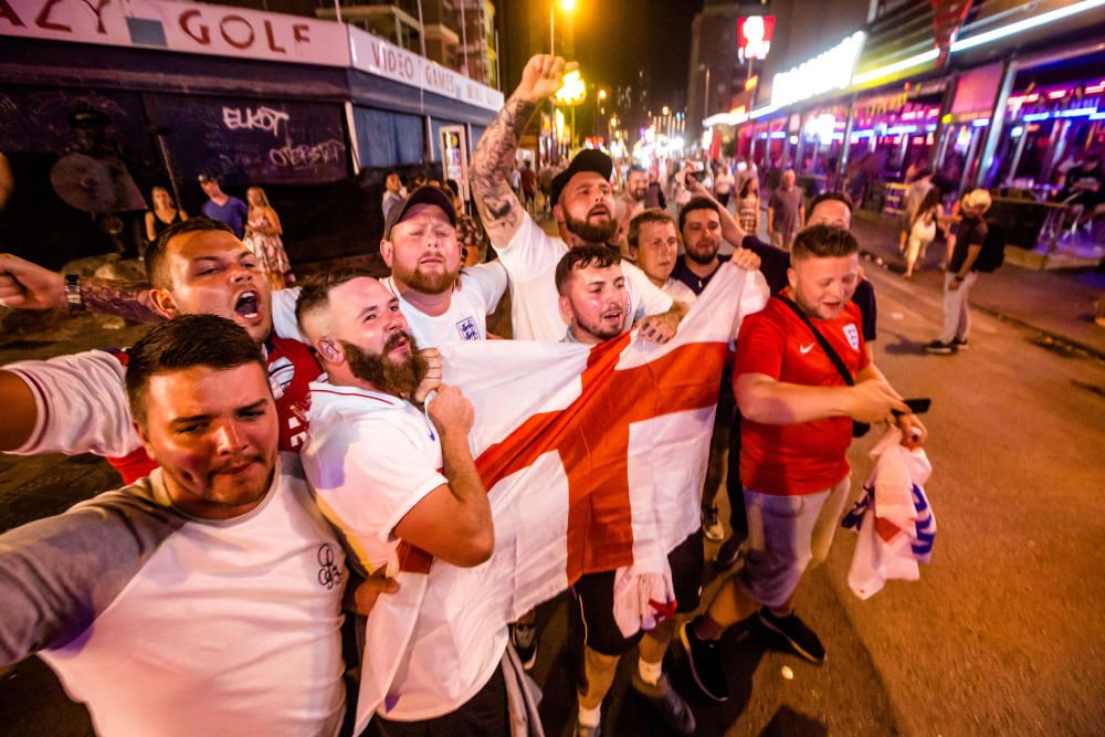 La afición inglesa ha seguido el partido desde los bares de la "zona guiri".