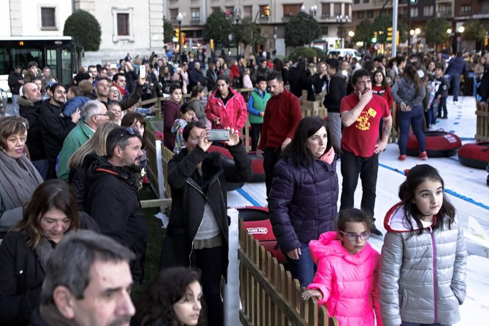 Pista de hielo y tobogán en el Solarón, Gijón