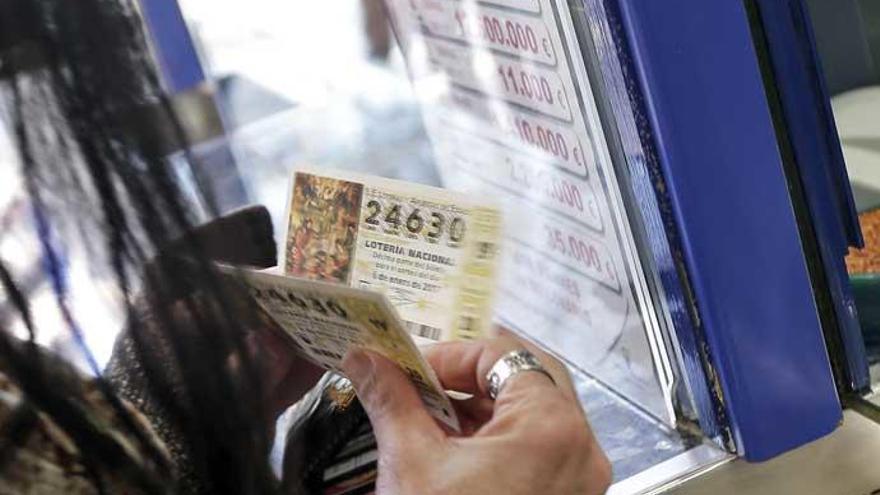 Compra de Lotería del Niño.