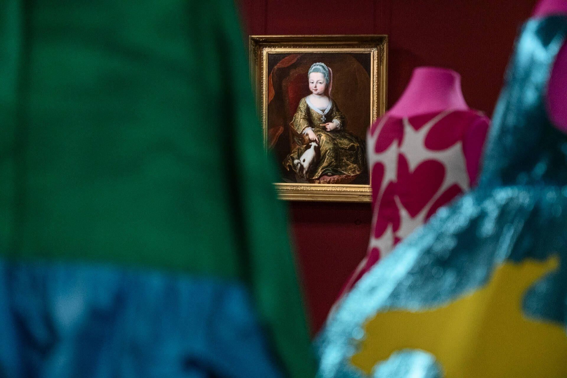 Im Museu Sa Bassa Blanca tritt Mode Ágatha Ruiz de la Prada in einen Dialog mit Kinderporträts