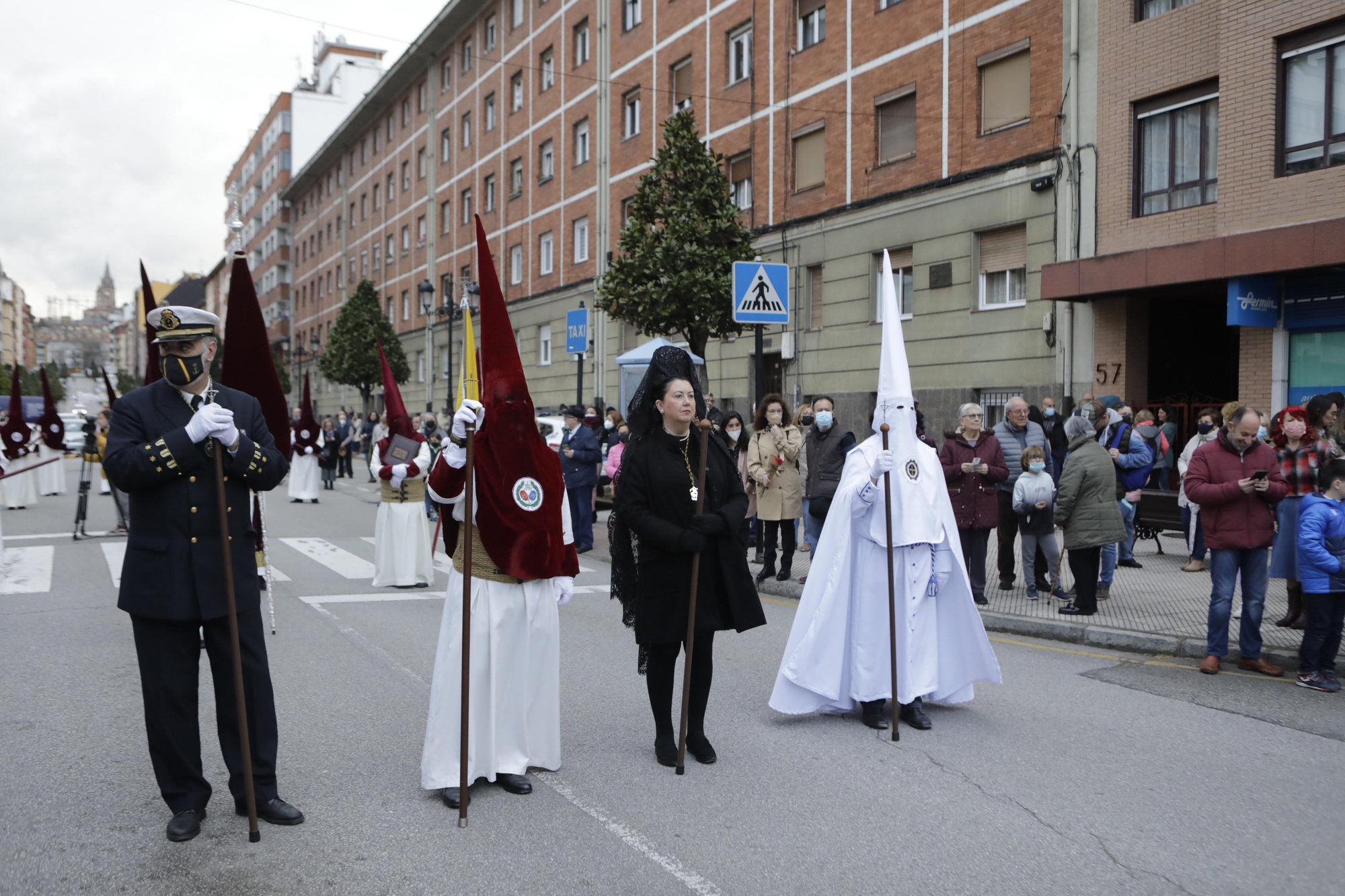 Los Estudiantes llevan al Señor de la Sentencia desde el cielo al Paraíso