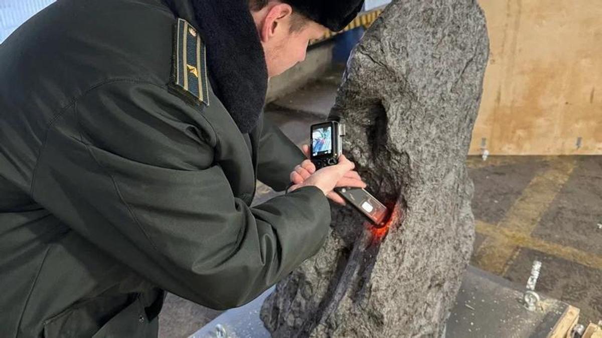 アレタイ隕石 |装飾品に偽装された巨大隕石：ロシア、異例の密輸を停止
