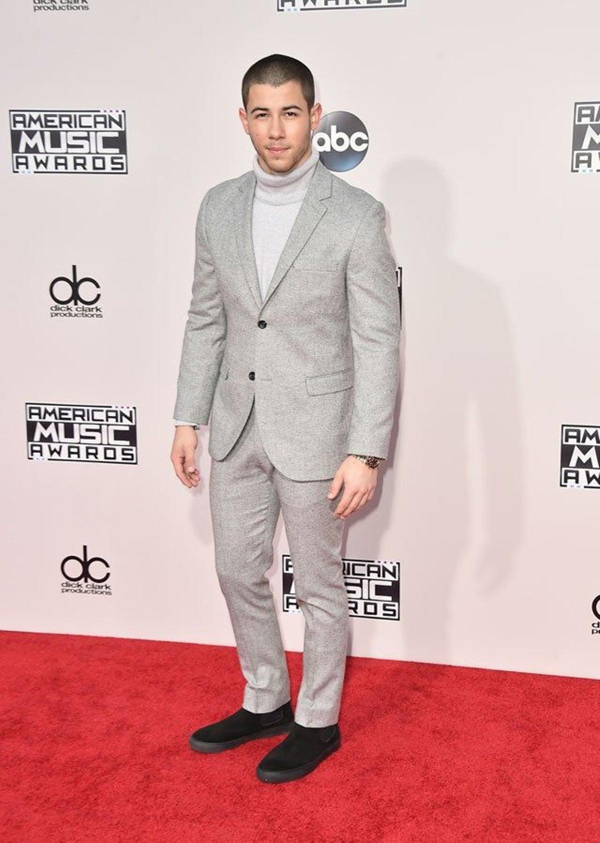 Nick Jonas, en la alfombra roja de la gala de los AMAs 2015.