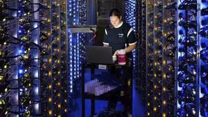 Sis de cada deu espanyols veuen riscos en la dependència de tecnologia no europea