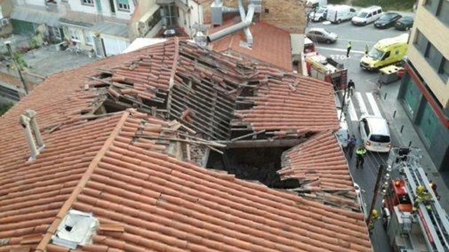 S&#039;ensorra una part de la teulada d&#039;un magatzem a Manresa, sense ferits