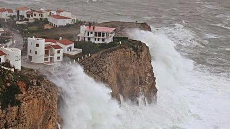 El fort onatge arriba a les cases de cala Montgó, a l&#039;Escala