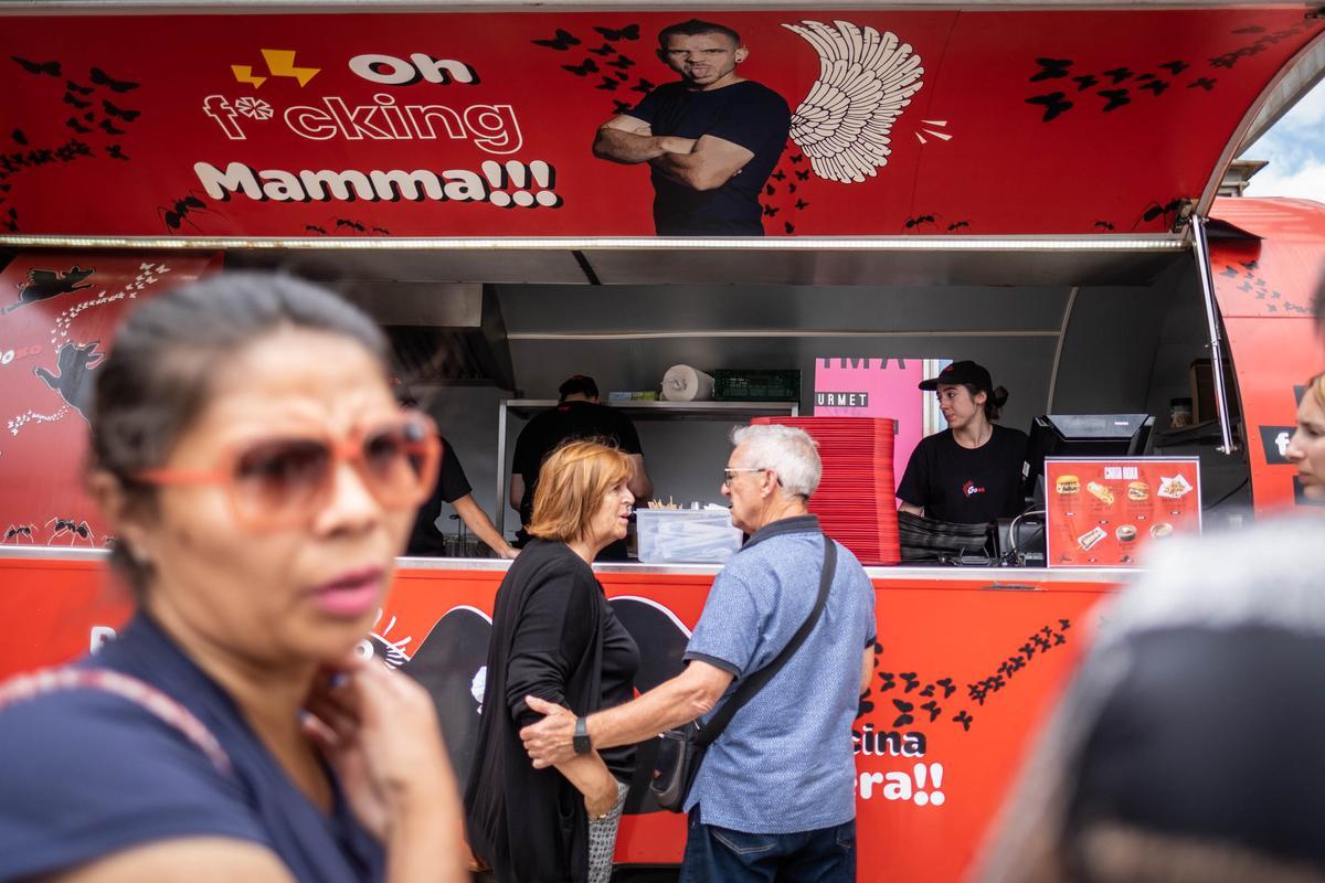 Colas en el estreno en Tenerife de GoXo, la food truck de Dabiz Muñoz