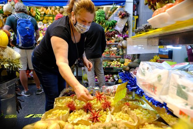 Venta de uvas para fin de año en el Mercado Central