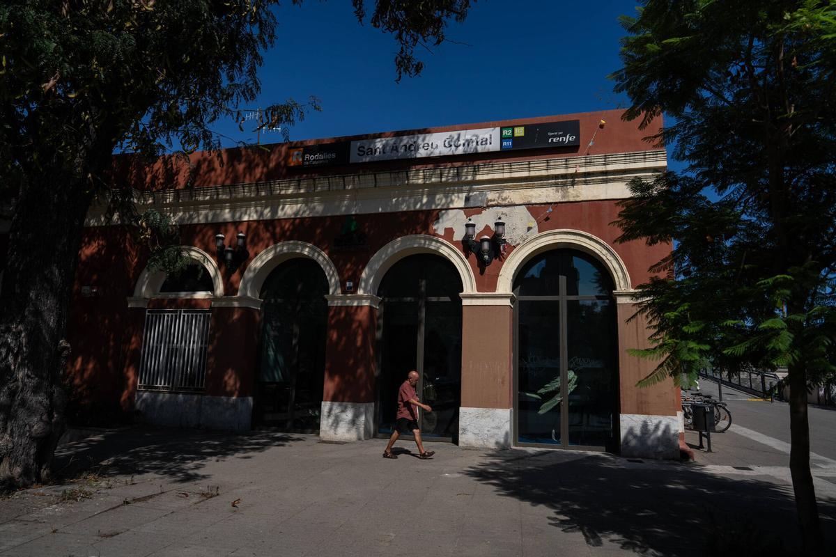 La antigua estación de Sant Andreu Comtal, cerrada en 2022, acoge desde 2025 parte de los 'gegants' y cabezudos de Sant Andreu