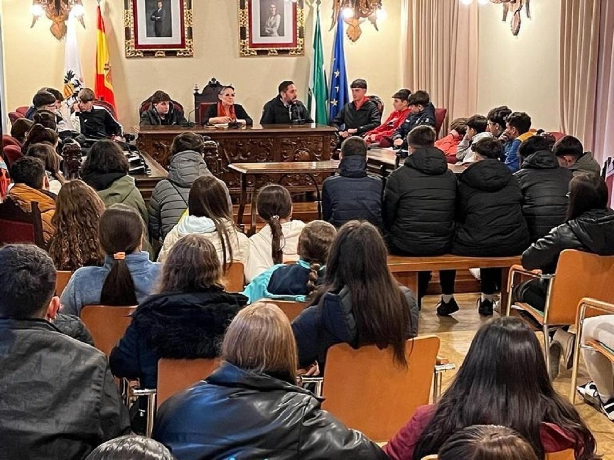 Participación de alumnos de Secundaria en el Pleno de Aguilar de la Frontera.