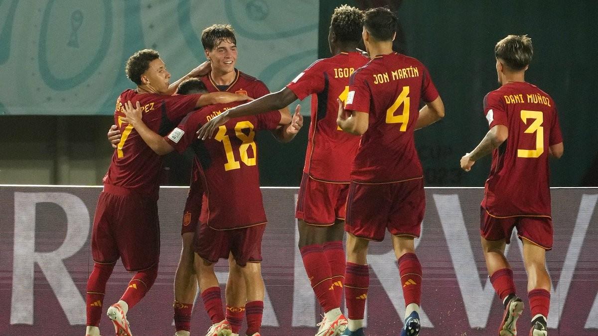 España derrotó a Canadá en su debut