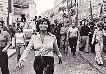 Amália nunha manifestación do PC (1975, foto de Luis Vasconcelos)