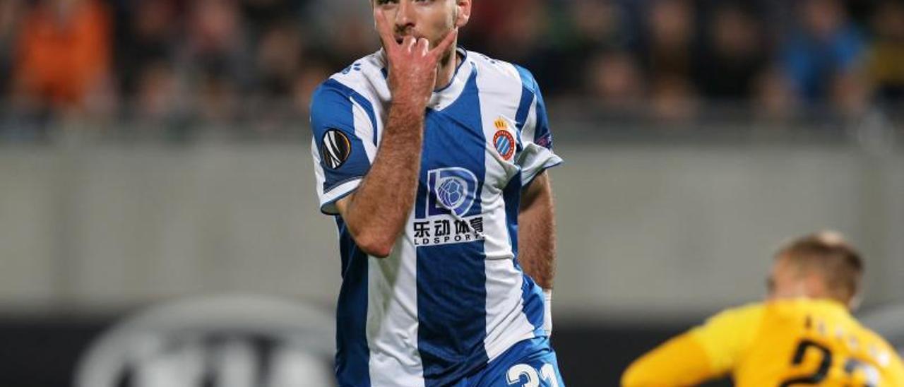 Víctor Campuzano celebra un gol con el Espanyol.