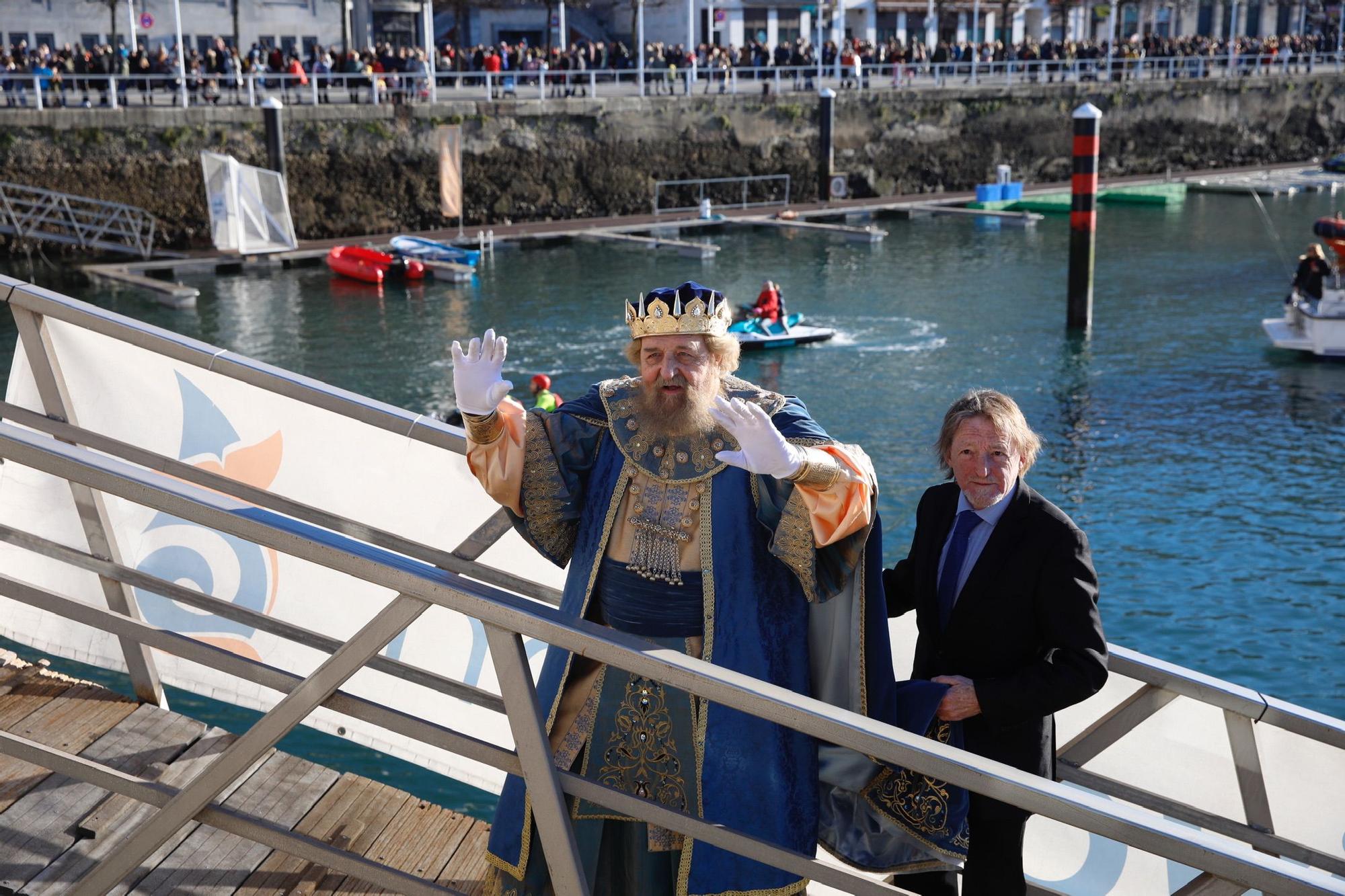 Así ha sido la llegada de los Reyes Magos a Gijón