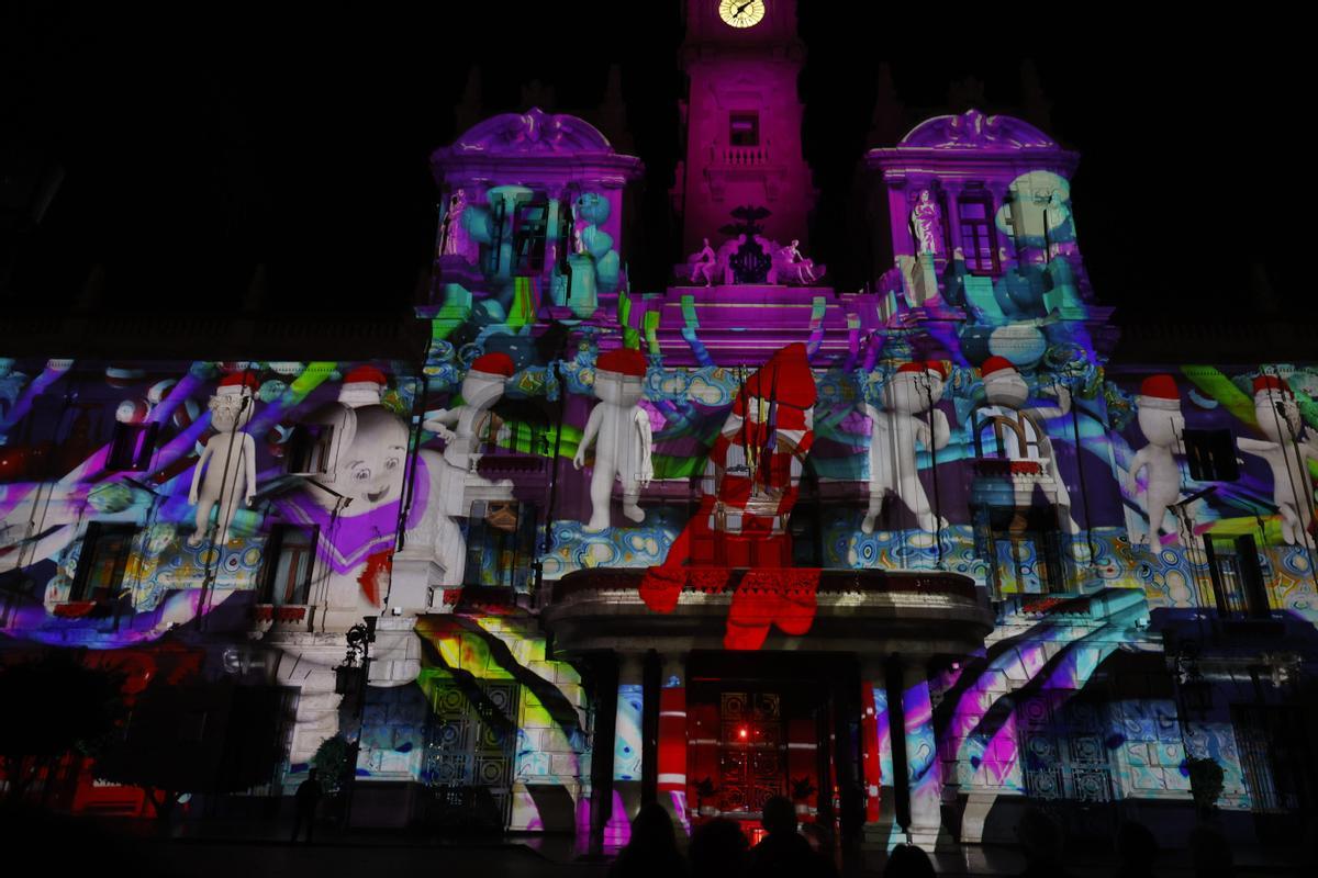 València estrena un "mapping" en la fachada del Ayuntamiento