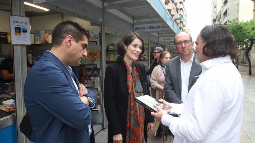 Cristina Pato invita a “dejarse maravillar” por la literatura en la Feira do Libro de Ourense