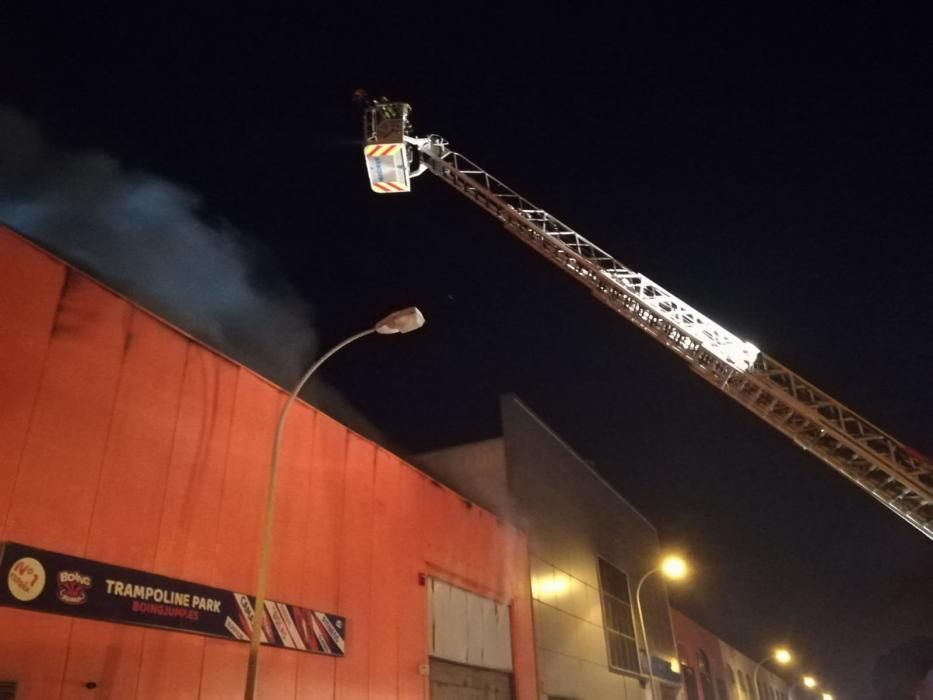 Incendio en un parque de juegos infantil en Santa Bárbara