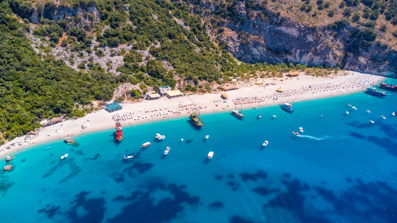 La impresionante playa de Krorëza en la Riviera albanesa