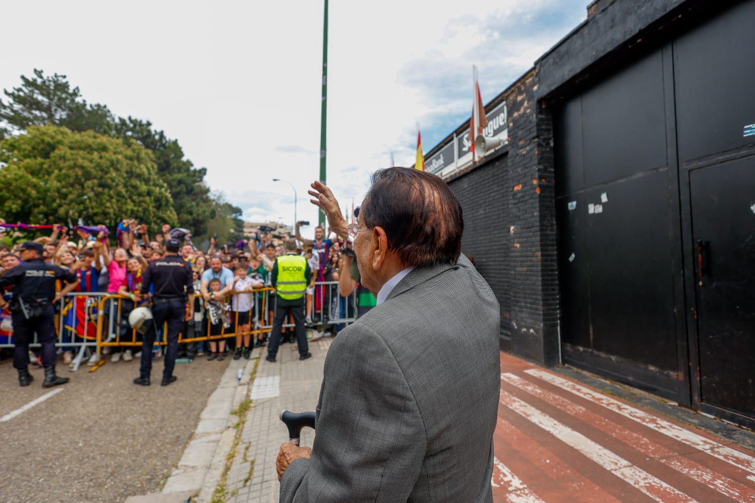Explosión granota en la llegada del Levante UD a El Plantío