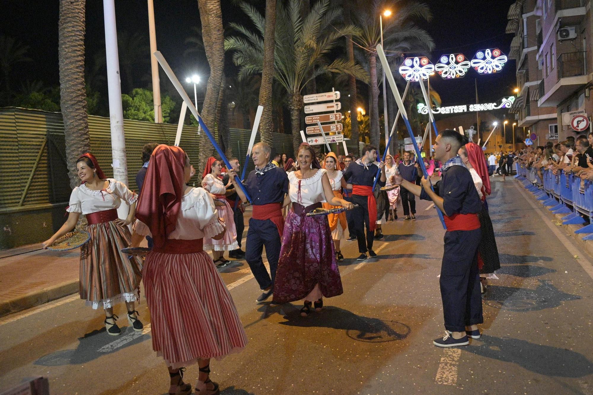 Derroche de musica y color en Santa Pola